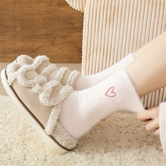5 Pairs Heart Embroidery Socks, Cute & Warm Fluffy Thick Floor Mid Tube Socks - Picture 2 of 5
